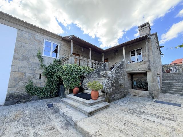 Casa Rectoral con Capilla Consagrada