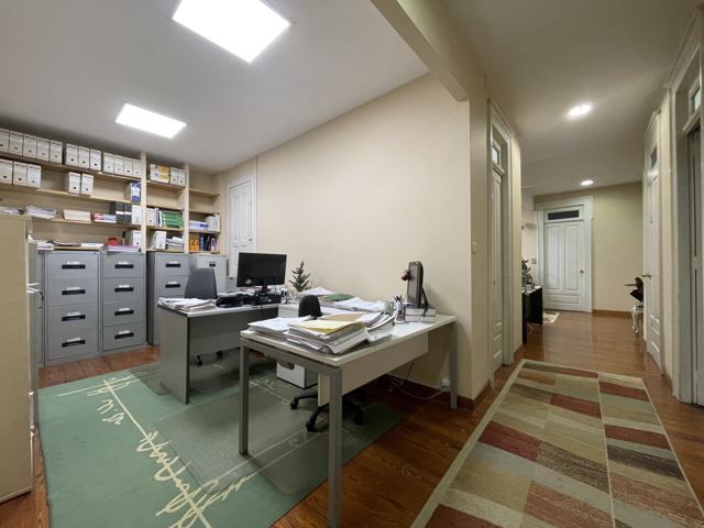 Casi 200 m² con techos altos en Urzáiz